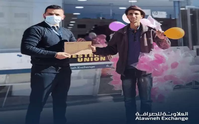 تكريم أردني أعاد 17 ألفا لصاحبها