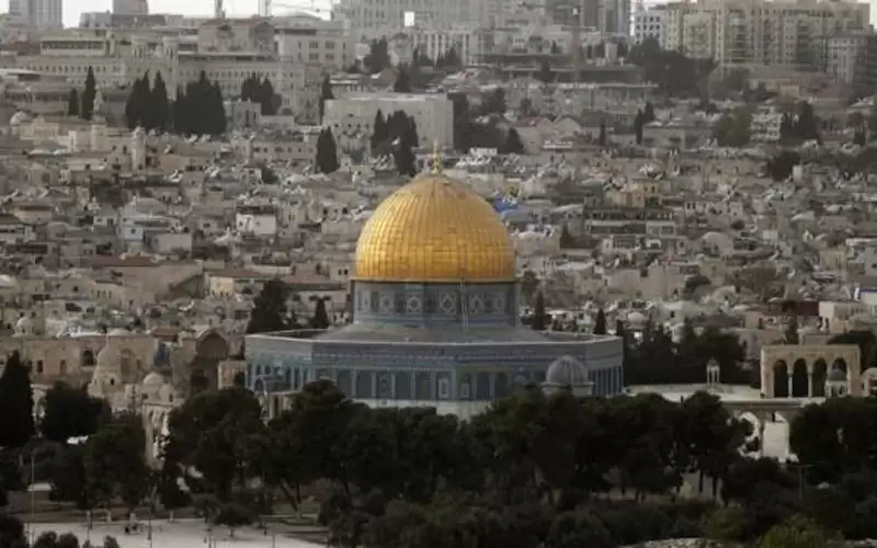 60 الفا يؤدون صلاة الجمعة في