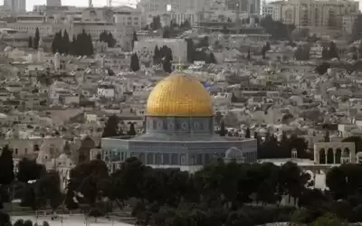 60 الفا يؤدون صلاة الجمعة في