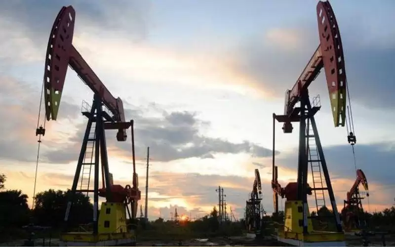 أوميكرون يضرب أسعار النفط