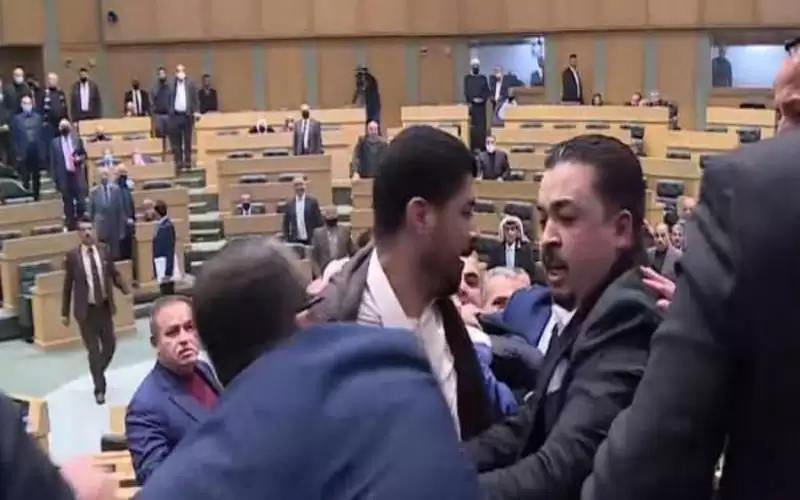 لجنة فرعية للتحقيق بمشاجرة النواب (أسماء)