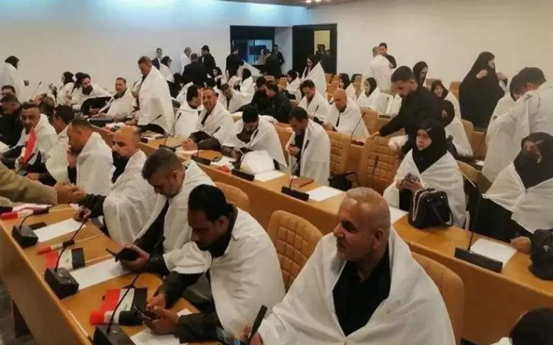 نواب تيار الصدر بحضورن الجلسة بالأكفان