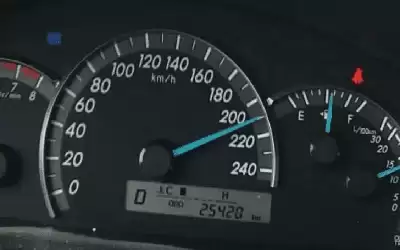 ضبط مركبة تسير بسرعة جنونية على