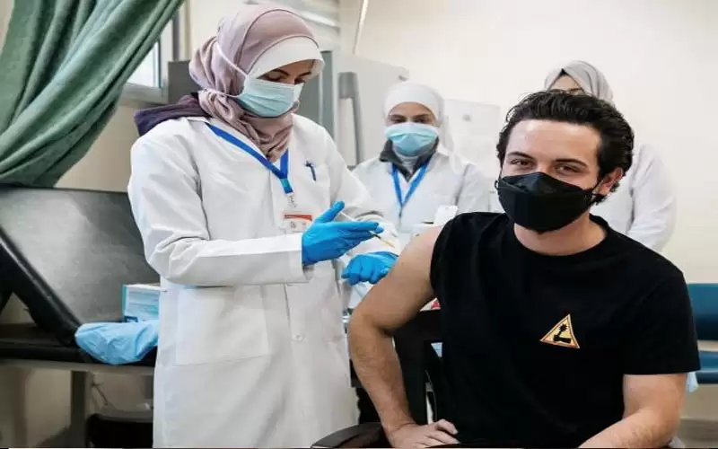 ولي العهد يتلقى الجرعة المعززة من