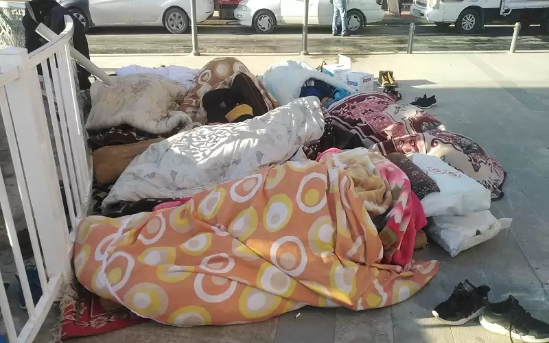 مادبا.. متعطلون عن العمل يفترشون الارض