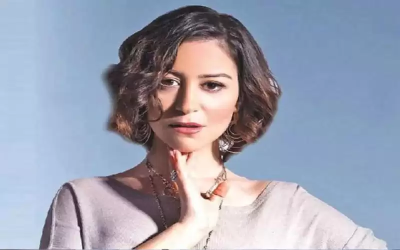 ممرضات يفتحن النار على الفنانة منة