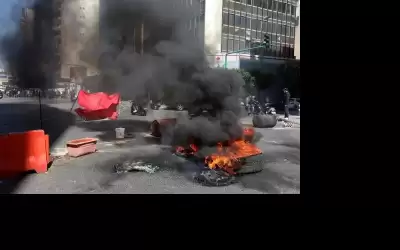 محتجون يقطعون عددا من الطرق في