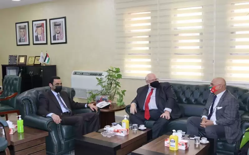 مدير مؤسسة الغذاء والدواء يبحث مع