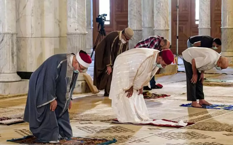 تونس تعلق صلاة الجمعة