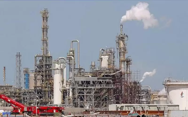 10 إصابات إثر حريق بمصفاة الأحمدي