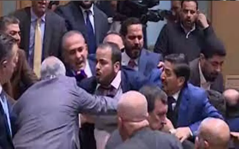 الرياطي حاضرا تحت القبة