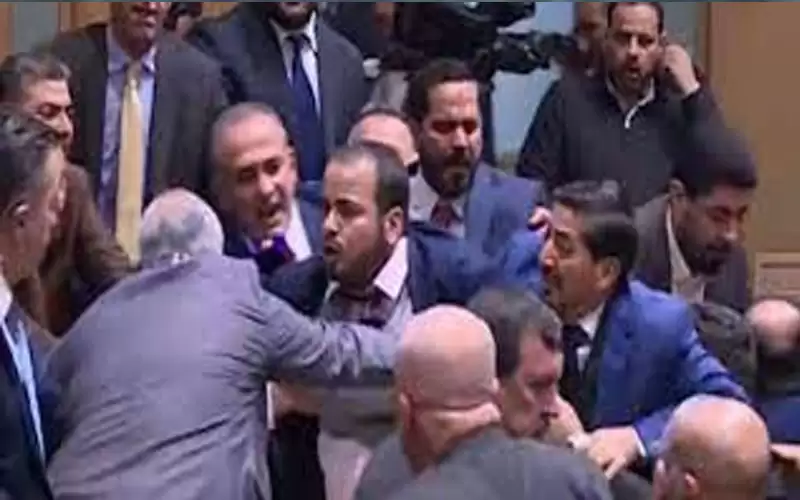 النواب يصوت على تجميد عضوية الرياطي