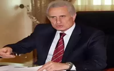 عويس: قد نلجأ للتعليم عن بعد