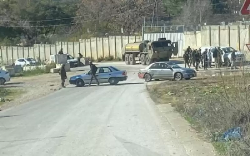 مستوطنون متطرفون يغلقون الطريق بين نابلس