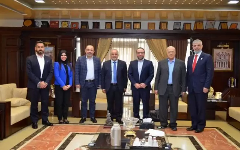 بحث التعاون بين عمان الأهلية ومجلس