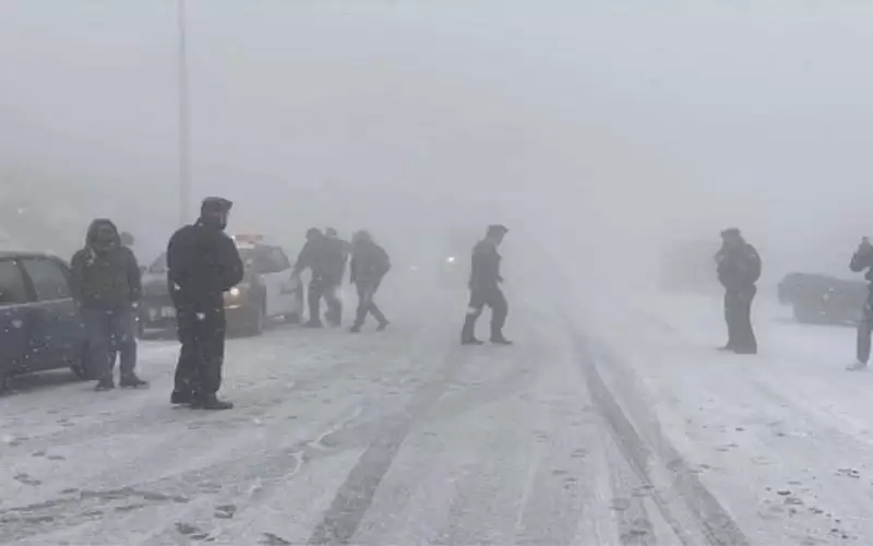 السير تحذر السائقين