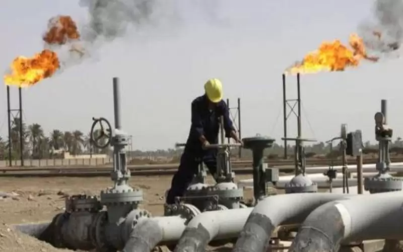 أسعار النفط تتراجع بفعل ارتفاع المخزونات