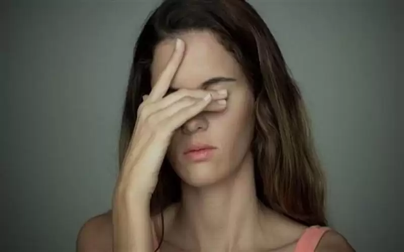 خطأ غريب يحرمها من العمل بعد