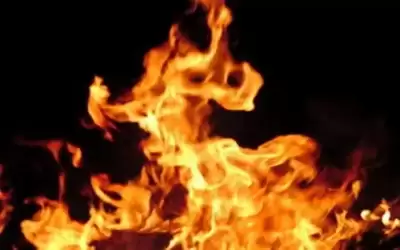 يشعل النار في أحد البنوك لرفض