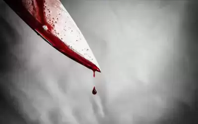 أردني يطعن اخته في صدرها عدة