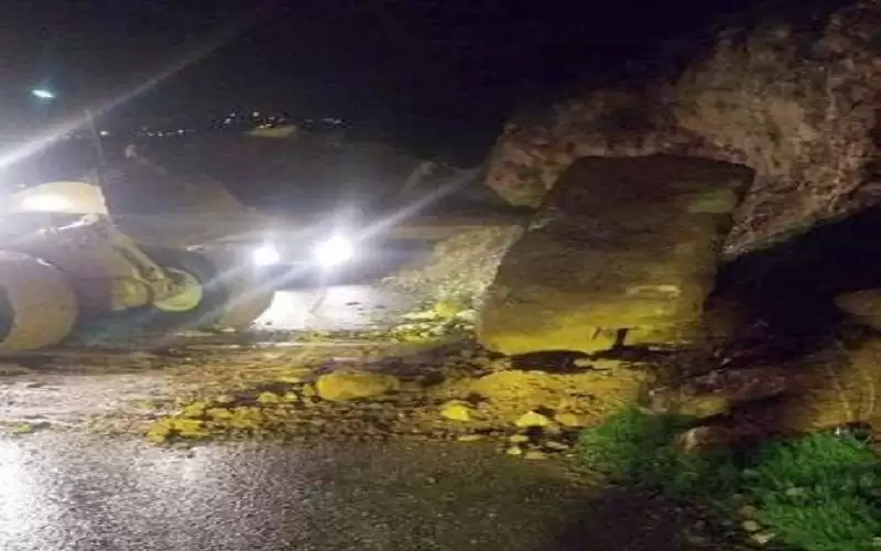 التعامل مع انهيار صخري في عجلون