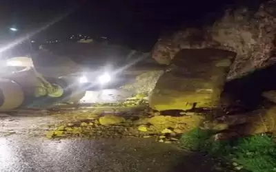 التعامل مع انهيار صخري في عجلون