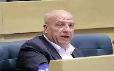 اكثر من 100 نائب يطالبون باصدار