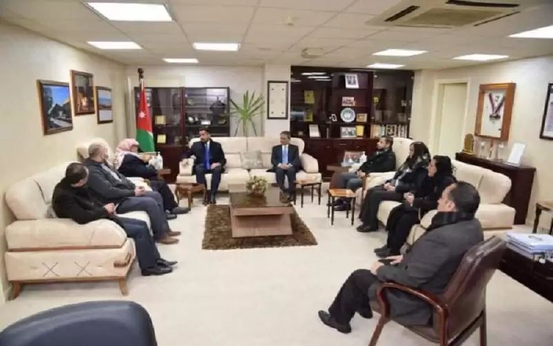 الهاشمية وعمان الأهلية تبحثان تبادل الخبرات