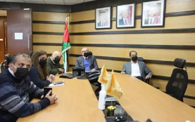وزير الأشغال: بث النشرات التوعوية وحالة