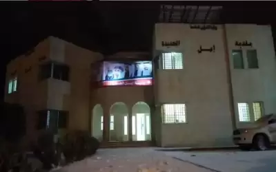انقاذ سياح علقت مركباتهم بسبب الثلوج