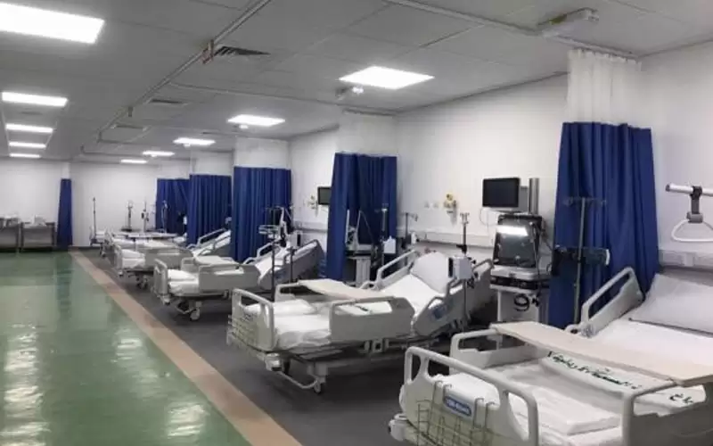 تسرب مياه يؤدي لنقل مرضى كورونا