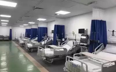 تسرب مياه يؤدي لنقل مرضى كورونا