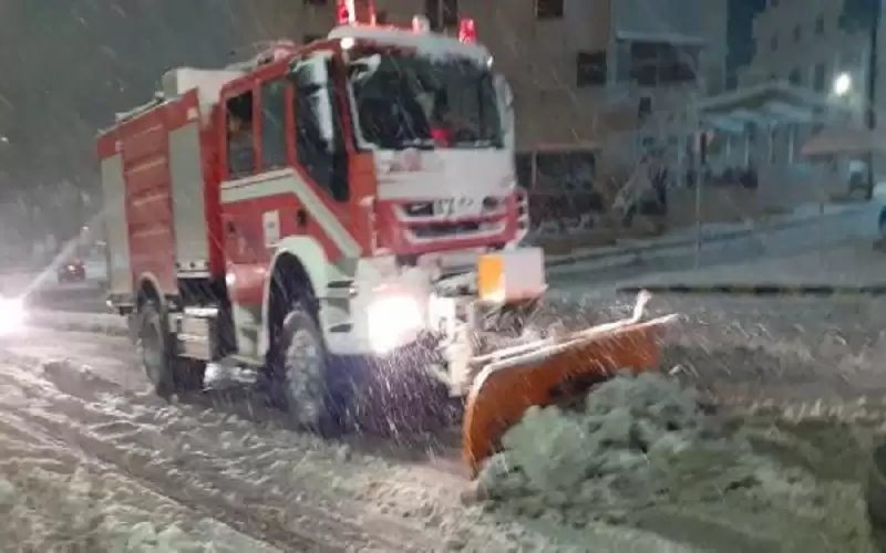 الحكومة للمواطنين: لا تخرجوا من المنازل