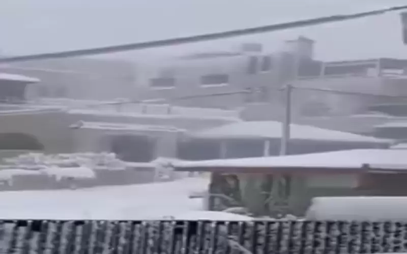 ثلجة تغلق العاصمة.. إدارة مشلولة ومؤسسات