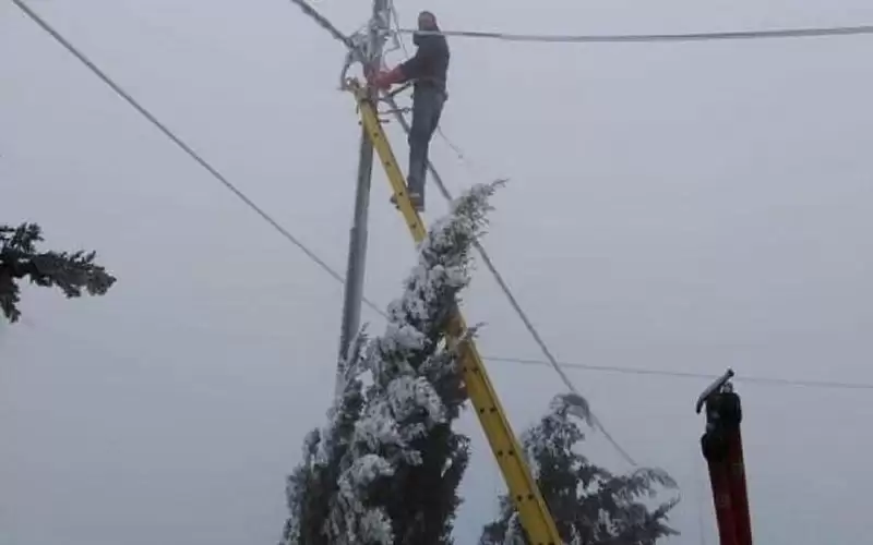 انقطاع الكهرباء على طاولة النواب