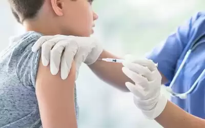 استئناف حملة تطعيم طلبة المدارس اليوم