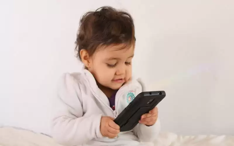 طفل يشتري أثاثا بـ 1700 دولار