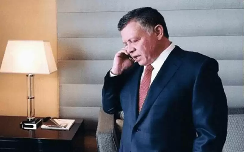 الملك يبحث هاتفيا مع رئيس الوزراء