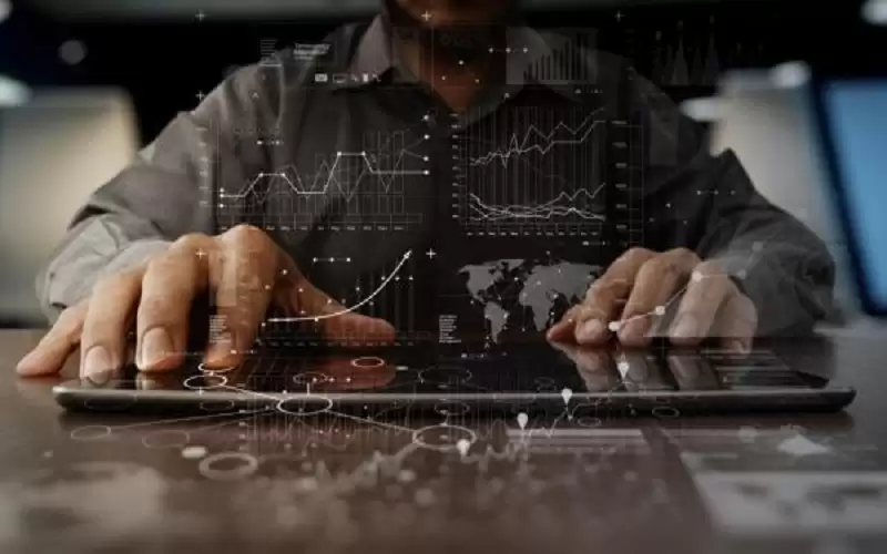 منتدى الاستراتيجيات يوصي بـتسريع عملية الرقمنة