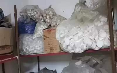 ضبط مواد غذائية ومستحضرات تجميل منتهية