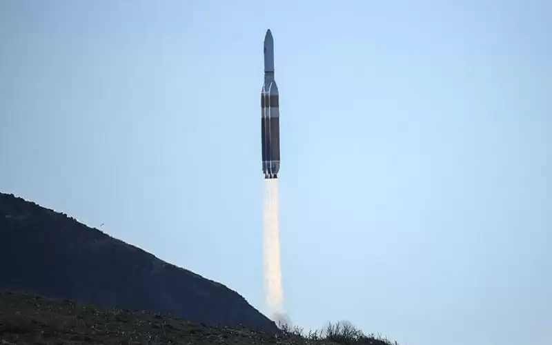 إطلاق قمر صناعي إماراتي بحريني