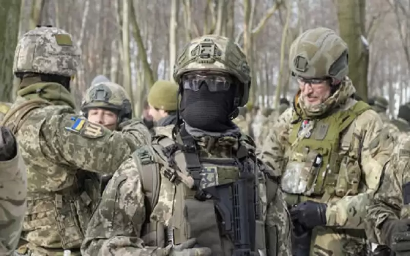 قائد أوكراني: لا خطط لنشر عسكريين