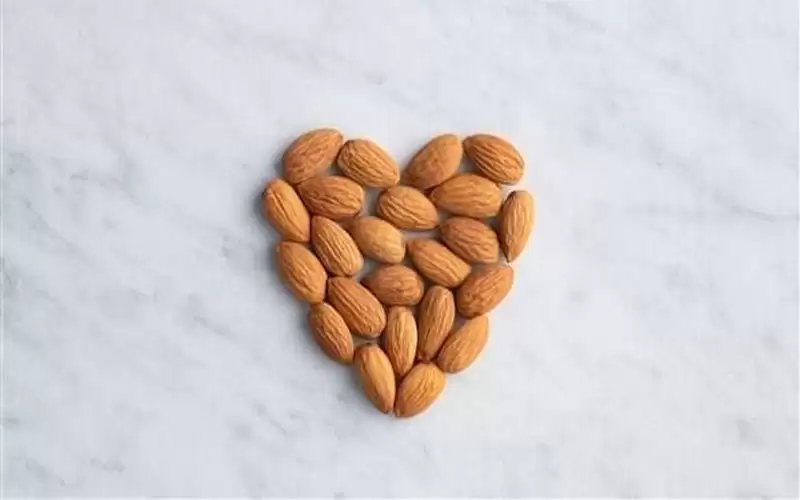 اللوز .. صديق القلب
