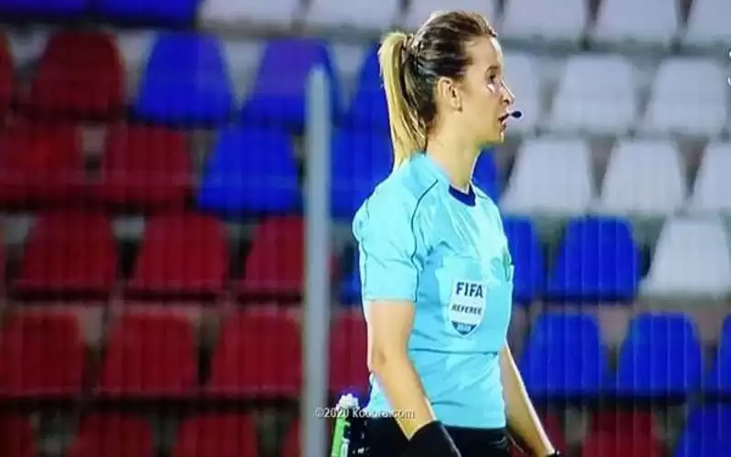 سيدة مغربية ضمن طاقم تحكيم مباراة