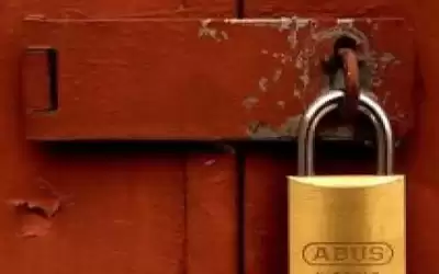 الكرك: إغلاق منشأتين لمخالفتهما أمر الدفاع