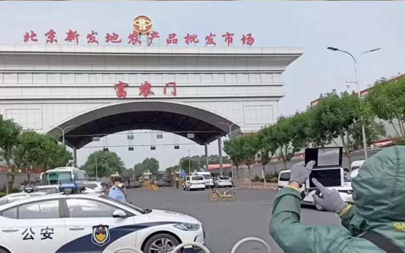 الصين تفرض حظرا على مدينة يقطنها