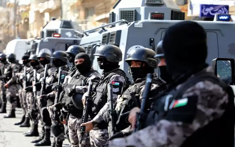 حملة أمنية في الرمثا وضبط 5