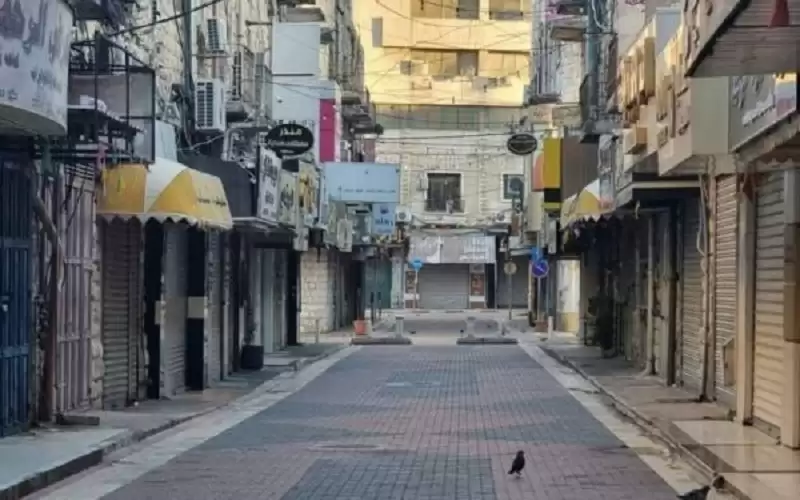 الاضراب الشامل يعم الضفة حدادا على
