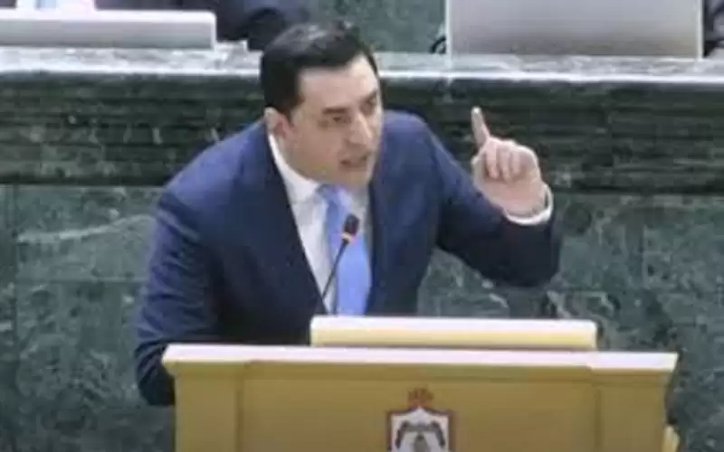 فريحات يهاجم المحافظين والليبراليين: باعوا المؤسسات