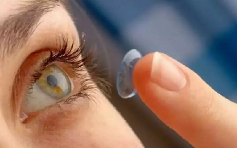 معلومة صادمة عن العدسات اللاصقة